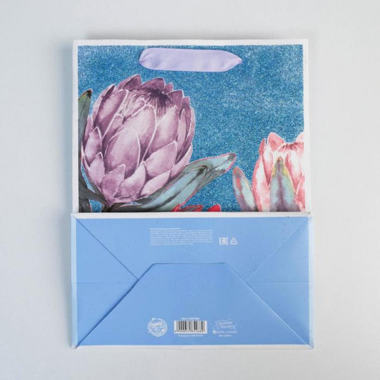 Пакет подарочный «With love»