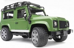 Внедорожник "Land Rover Defender" c прицепом-платформой, гусеничным мини экскаватором  и рабочим - Фото 1