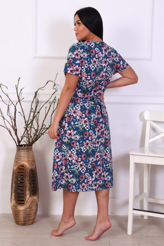 Мөлдір халат жалаңаш денесінде Мөлдір халат жалаңаш денесінде