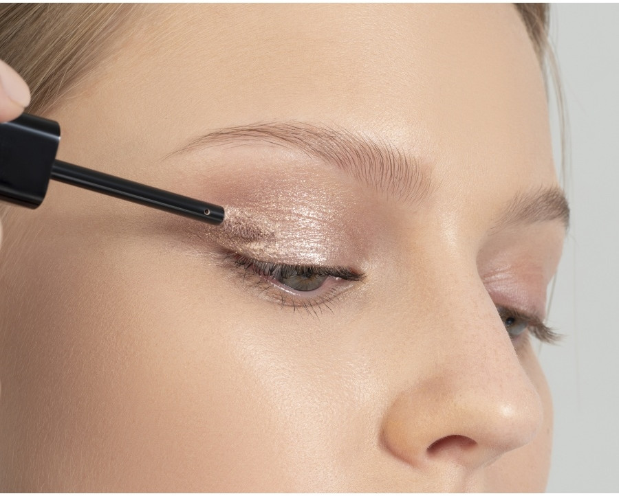 Тени для век сияющие «Shine Me Up», оттенок 01 | PROmakeup | Фото 2