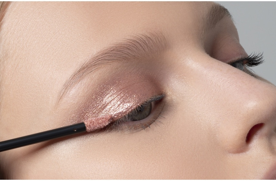 Тени для век сияющие «Shine Me Up», оттенок 08 | PROmakeup | Фото 2