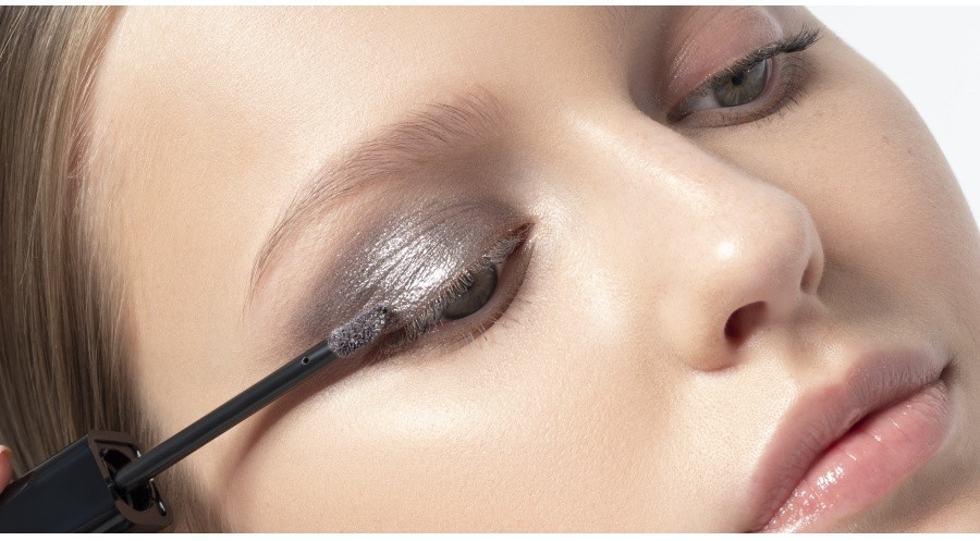 Тени для век сияющие «Shine Me Up», оттенок 12 | PROmakeup | Фото 2