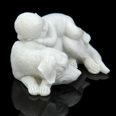 Сувенир «Малыш спит на собаке» - Фото 3