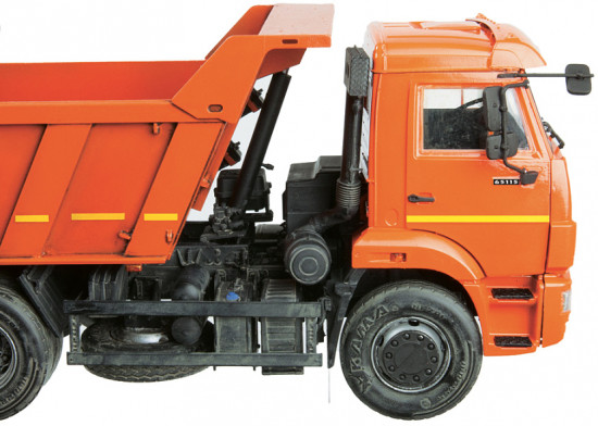 Модель сборная «Самосвал KAMAZ-65115»