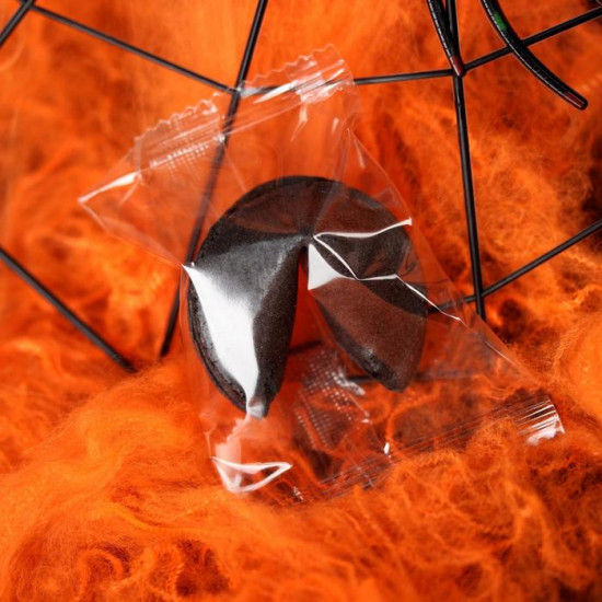 Печенье с предсказанием «Trick or treat»