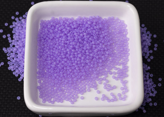 Бисер окрашенный алебастр, цвет 02223 бледный светло-фиолетовый