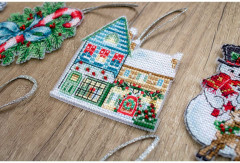 Набор для вышивания на пластиковой канве «Рождественские игрушки» - Фото 3