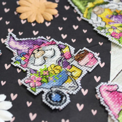 Набор для вышивания на пластиковой канве «Садовые гномики» - Фото 2