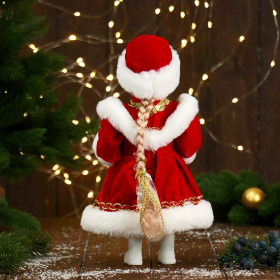 Фигурка «Снегурочка в пышной шубке»