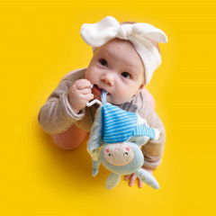 Игрушка-комфортёр с прорезывателем «Зайка Черничка» - Фото 4