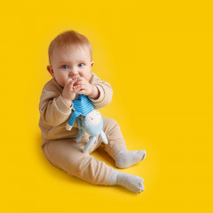 Игрушка-комфортёр с прорезывателем «Зайка Черничка» - Фото 7