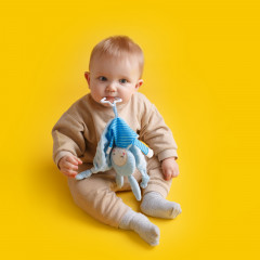 Игрушка-комфортёр с прорезывателем «Зайка Черничка» - Фото 8