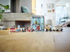 Конструктор Marvel Super Heroes 76216 Арсенал Железного человека. Iron Man Armory - Фото 4