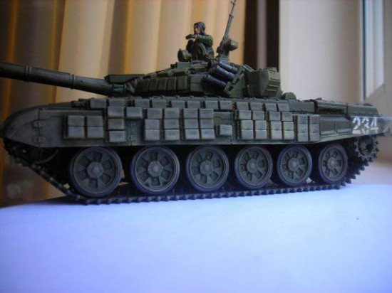 Российский танк с активной броней Т-72Б