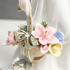 Сувенир «Романтичная девушка с корзиной цветов» - Фото 3