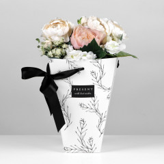 Коробка для цветов подарочная «Present with best wishes» - Фото 1