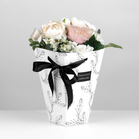 Коробка для цветов подарочная «Present with best wishes»