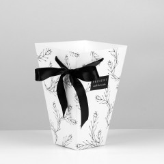 Коробка для цветов подарочная «Present with best wishes» - Фото 5