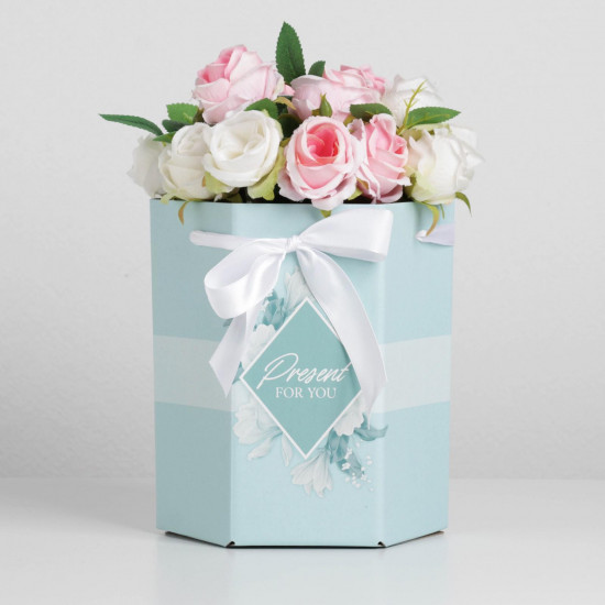 Коробка для цветов подарочная «Present»