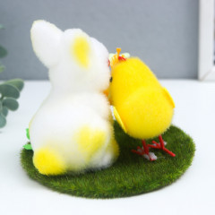 Сувенир пасхальный «Кролик и два цыплёнка на травке с цветком» - Фото 2