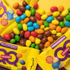 Драже с арахисом и молочным шоколадом в разноцветной глазури «Q&Q» - Фото 3