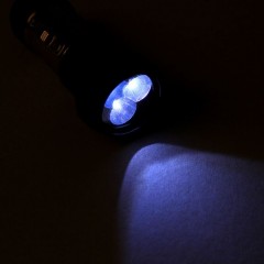 Фонарик 3 диода, рифлёная ручка, с пластиковыми вставками - Фото 1