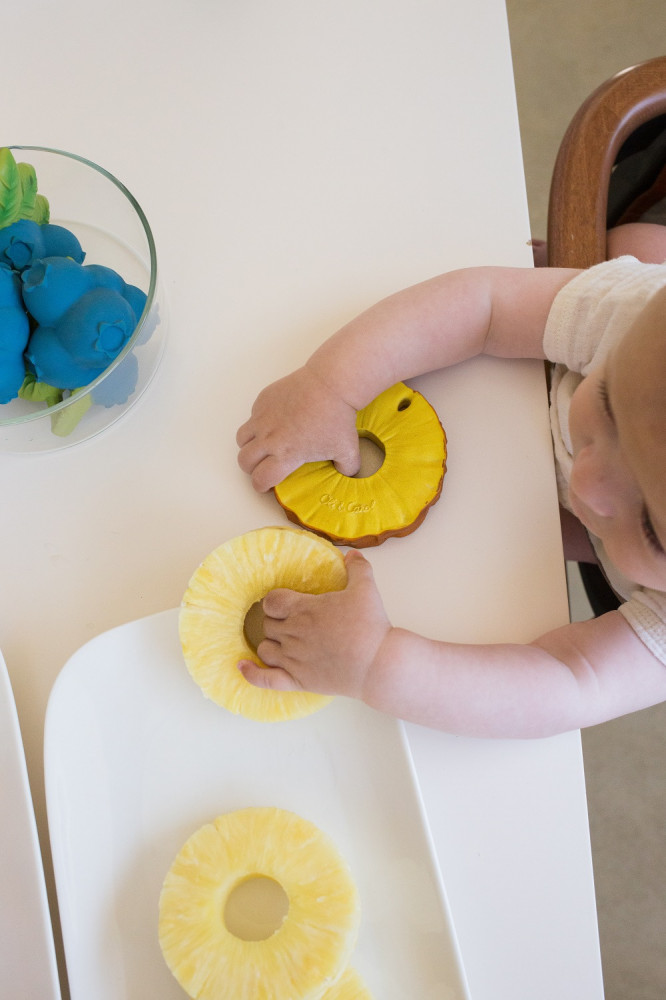 Прорезыватель «Ananas the Pineapple» | Oli&Carol | Фото 4