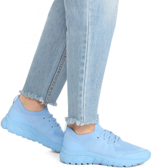 Кроссовки женские