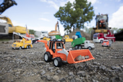 Экскаватор-погрузчик - Фото 2