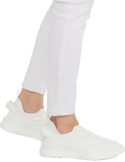 Кроссовки женские