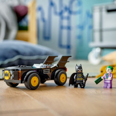 Конструктор Batman 76264 Погоня на бэтмобиле: Бэтмен против Джокера. Batmobile™ Pursuit: Batman™ vs. The Joker™ - Фото 9