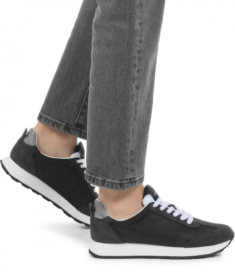 Кроссовки женские