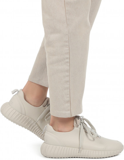 Кроссовки женские