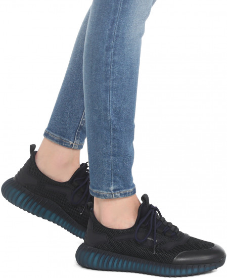 Кроссовки женские