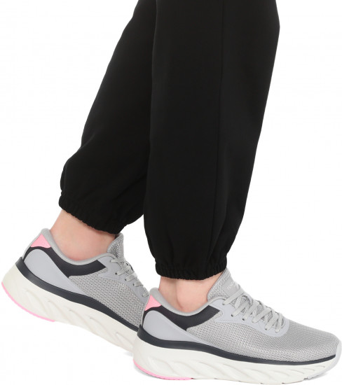 Кроссовки женские