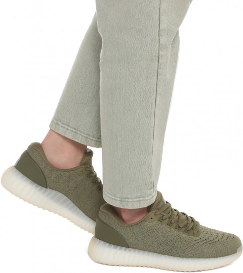 Кроссовки женские