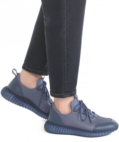 Кроссовки женские