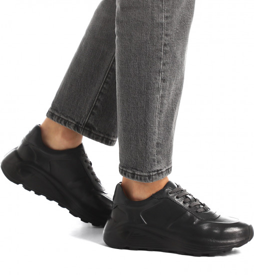 Кроссовки женские