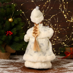 Фигурка «Снегурочка в белой шубке и шапочке» - Фото 2