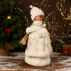 Фигурка «Снегурочка в белой шубке и шапочке» - Фото 3