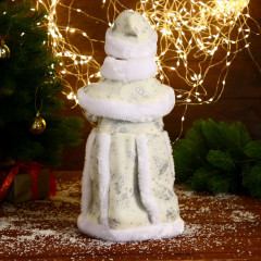 Фигурка «Снегурочка в белой шубке с посошком» - Фото 3