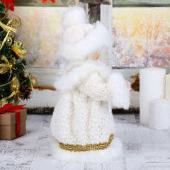 Фигурка «Снегурочка в бело-золотой шубке и шапке» - Фото 3