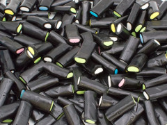 Мармелад жевательный Mini Cables «Палочки лакричные с начинкой ассорти черные трубочки» - Фото 1