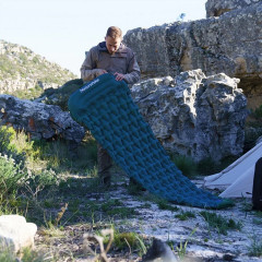 Матрас надувной туристический с насосом - Фото 1
