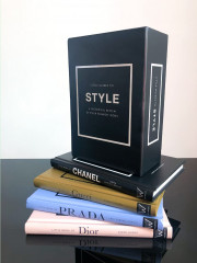 Little Box of Style: The Story of Four Iconic Fashion Houses. 4-Book Box Set - Фото 3