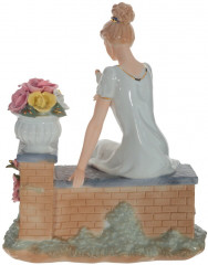 Фигурка декоративная «Девушка с голубями» - Фото 2