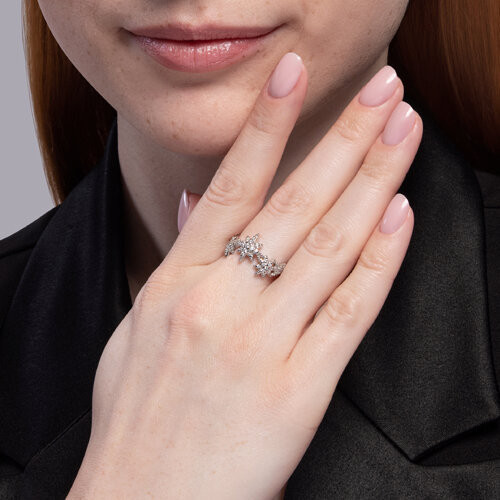 Кольцо из серебра с фианитами