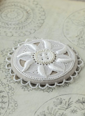 Изящная белая вышивка от Английской королевской школы вышивания - Фото 5