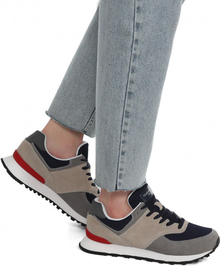 Кроссовки женские