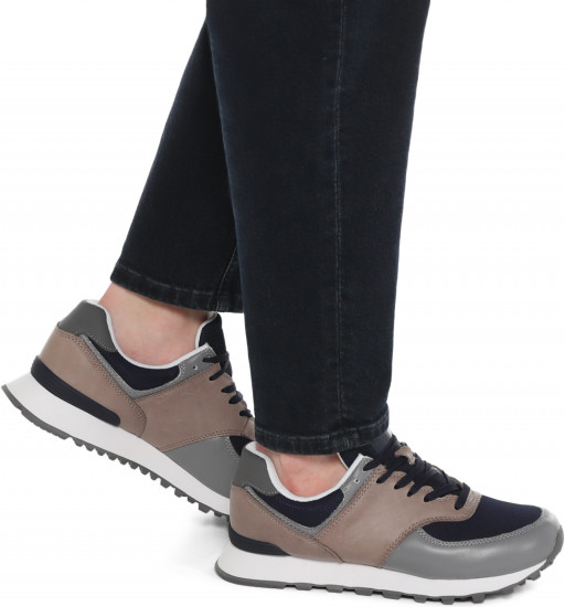 Кроссовки женские